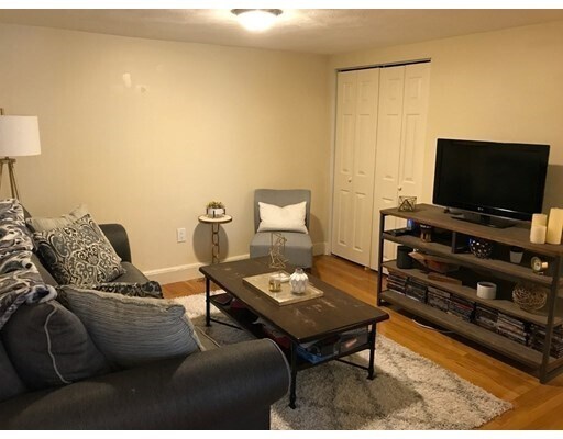 Building Photo - 137 Peterborough St