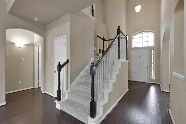 Building Photo - 2458 Garden Falls Dr