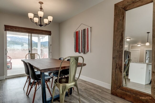 Building Photo - Spacious Family Home in Parowan