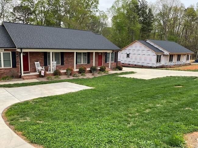 Building Photo - 1289 Janice Rd