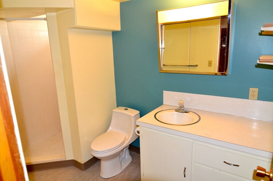 Building Photo - 1223 N 8th Ave