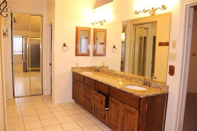 Building Photo - 2141 Surrender Ave