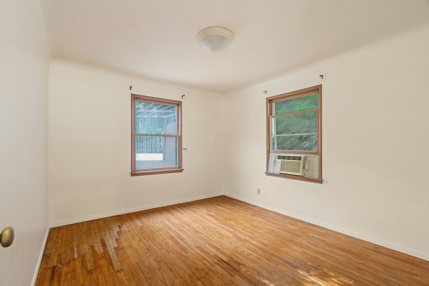 Building Photo - 3705 Fredonia Dr