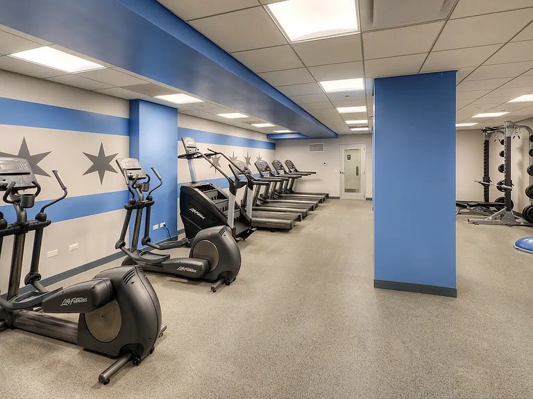 Building Photo - 208 E Chestnut St