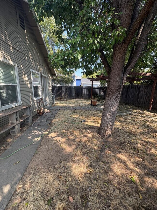 Building Photo - 5508 V St