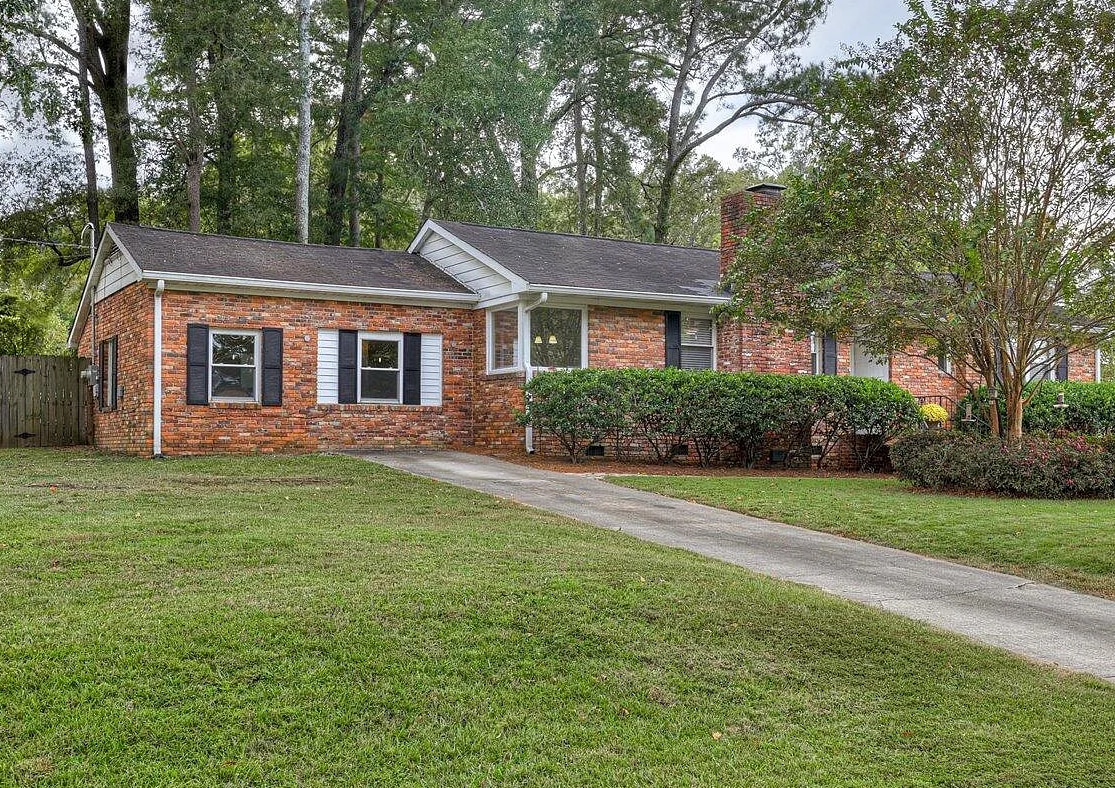 Building Photo - 2434 Brentwood Pl