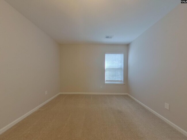 Building Photo - 453 Denman Loop