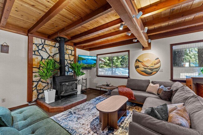 Building Photo - SKI LEASE: Hot Tub, Pet Friendly, Wood Stove