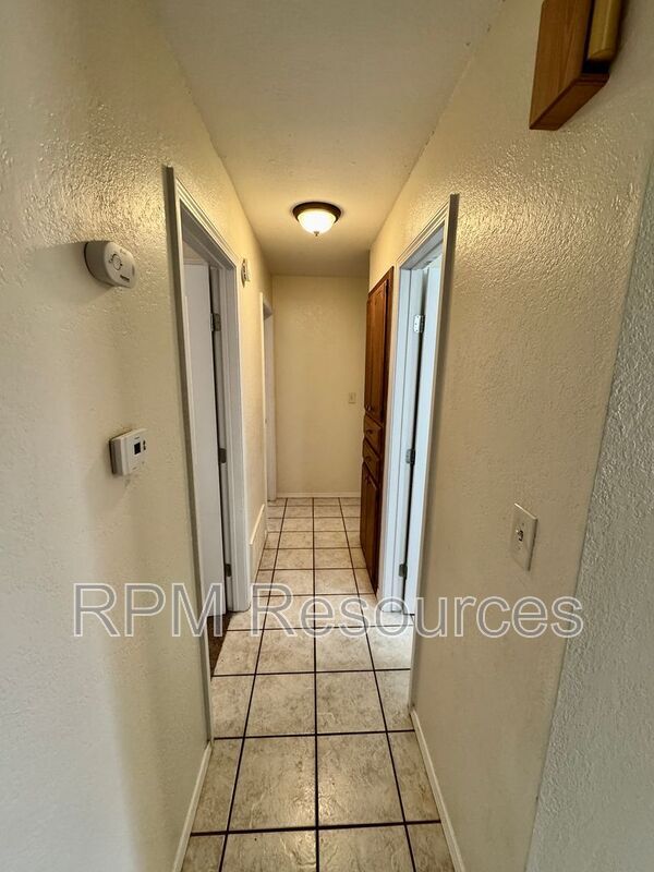 Building Photo - 440 E Carson Ln