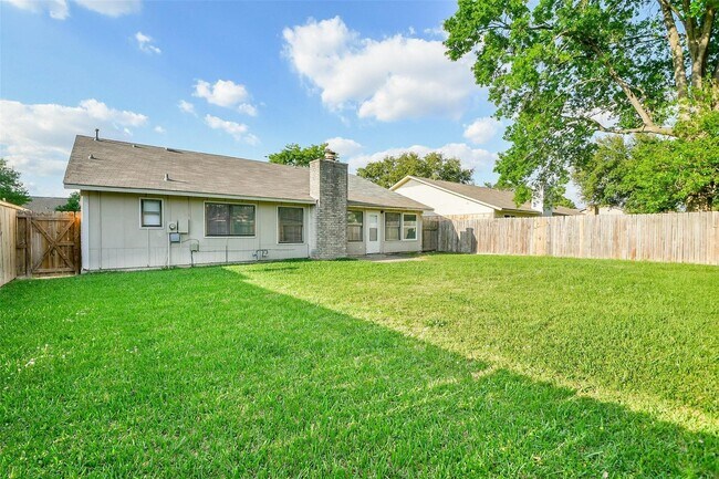 Building Photo - 5635 Greenhill Forest Dr