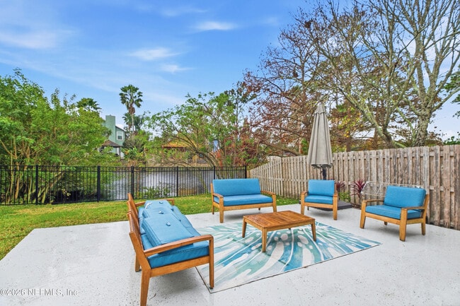 Building Photo - 1662 Evans Dr S