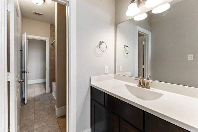 Building Photo - 2720 Church Wood Dr