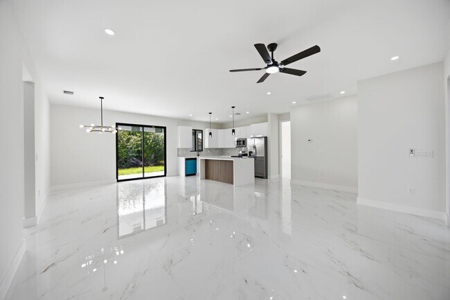 Building Photo - 1299 Barton Ave