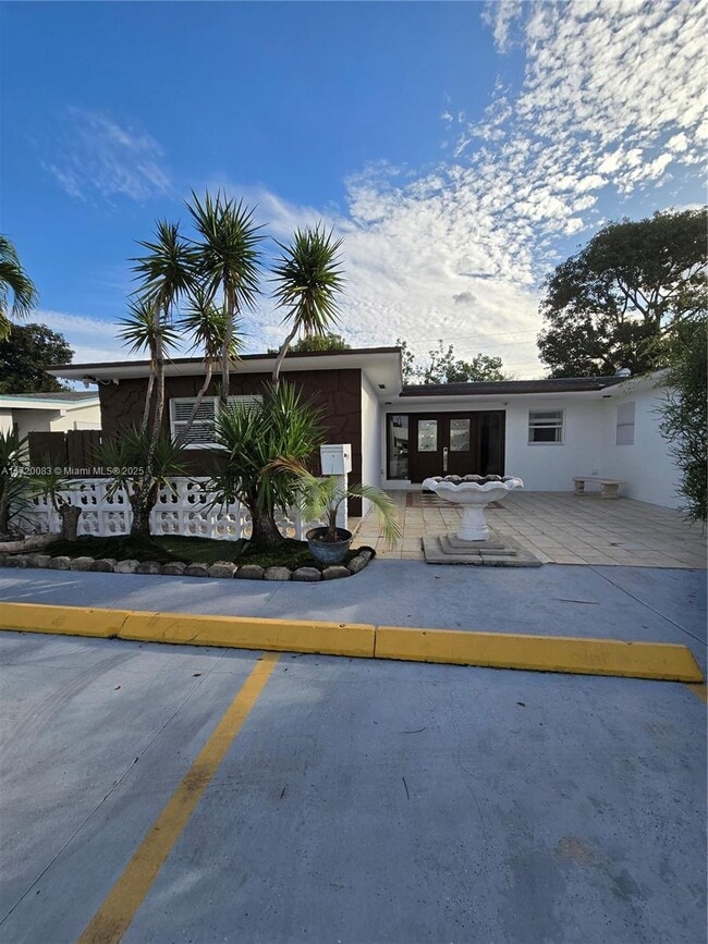 Building Photo - 2 bedroom in Hollywood FL 33021