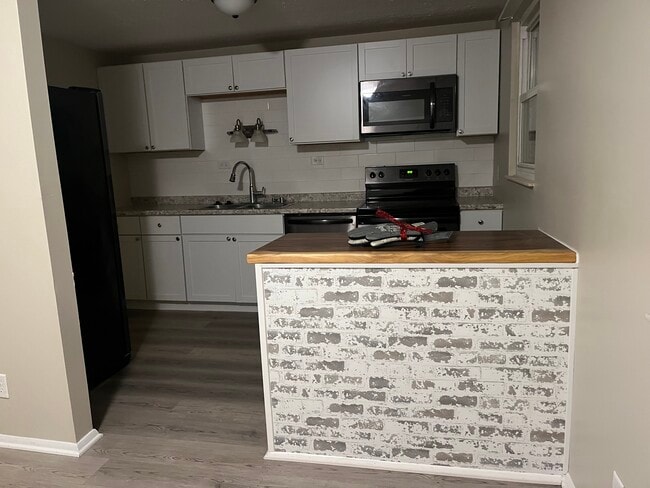 Building Photo - 18 Bluffside Dr