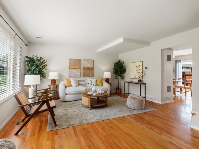 Primary Photo - 9264 Mansfield Ave