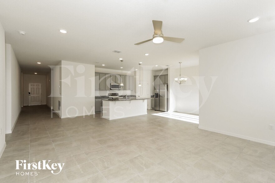 Building Photo - 531 Crown Rose Dr