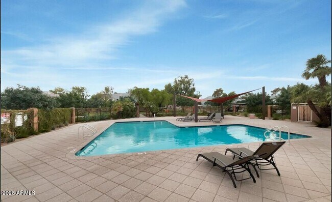 Building Photo - 1601 N Saba St