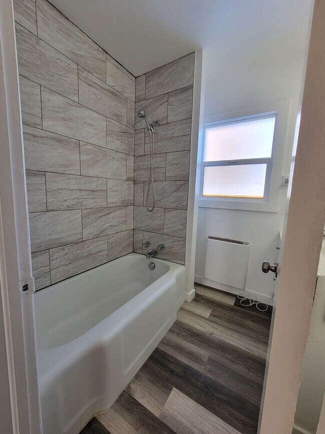 Building Photo - Newly Updated Modern 3 Bedroom, 1 Bathroom Apartment for Rent in Shelley with Garage! By Real Pro...