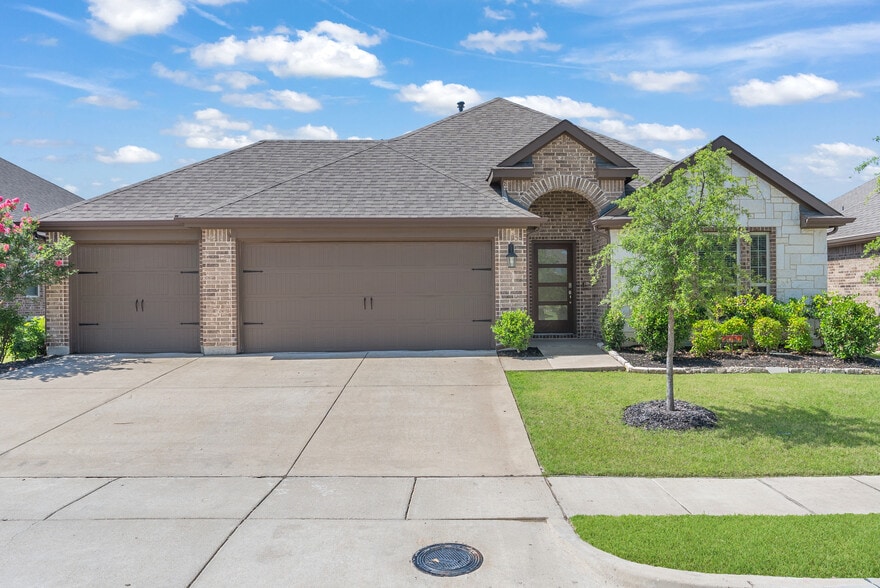 Primary Photo - 3057 Maverick Dr