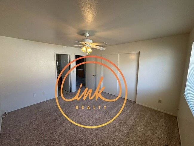 Building Photo - Charming Duplex in Quiet Dayton Neighborhood!