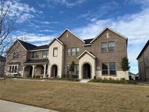 Building Photo - 724 4th St