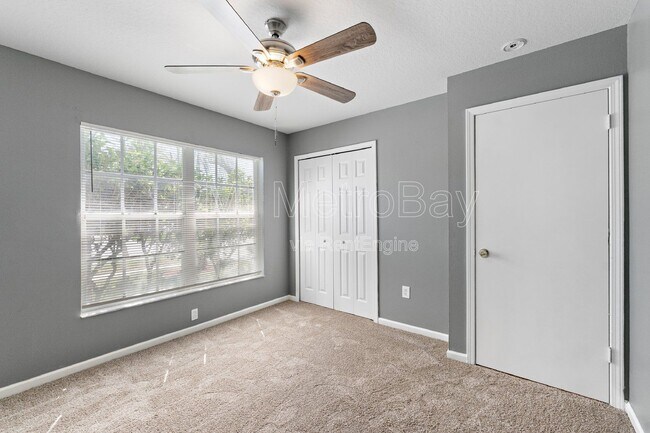 Building Photo - 1010 Summer Breeze Dr