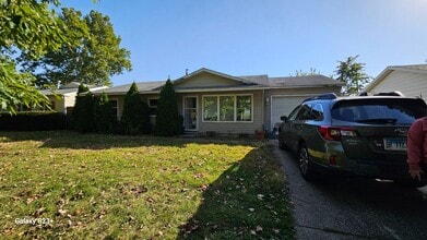 Building Photo - 3 bedroom with fenced yard