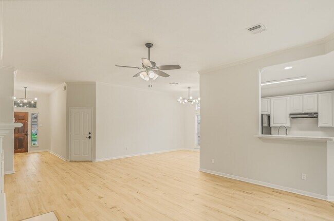 Building Photo - 71 N Queenscliff Cir
