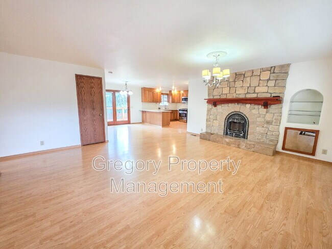 Building Photo - 4155 West Lake Sammamish Pkwy NE