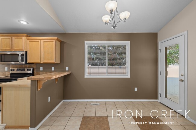 Building Photo - Quiet Abode in Prime Location with Easy Ac...