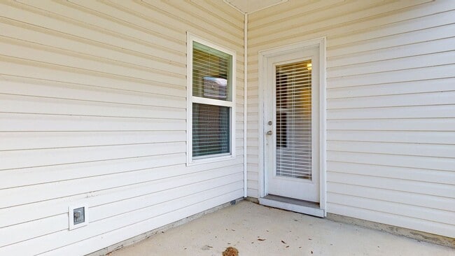 Building Photo - We are offering a November move-in special...