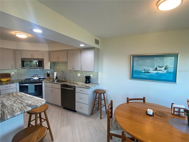 Building Photo - 1515 Pinellas Bayway S