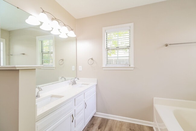 Building Photo - 4107 Regency Dr