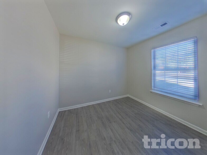 Building Photo - 1517 Crandon Dr