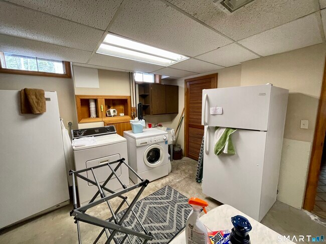 Building Photo - 203 Pine Hollow Rd