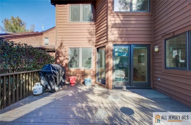 Building Photo - 388 Sayre Dr