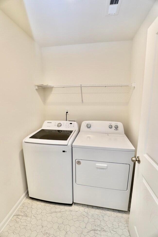 Building Photo - 352 Sandbach Rd