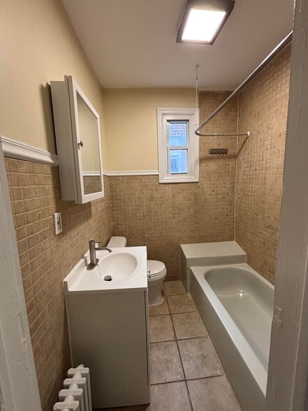 Building Photo - 244 6th Ave W