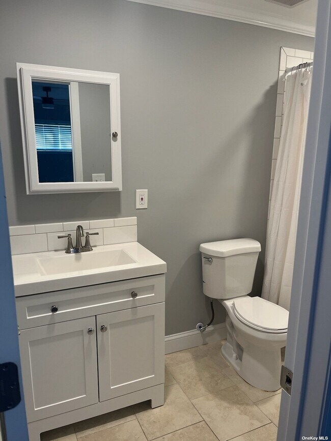 Building Photo - 67 Unqua Rd