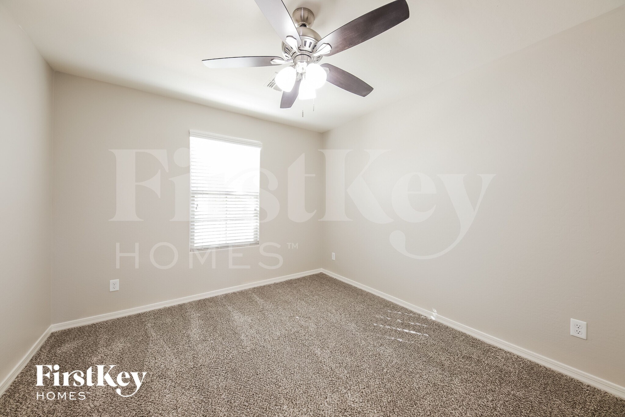 Building Photo - 11028 E Silver Springs Ave