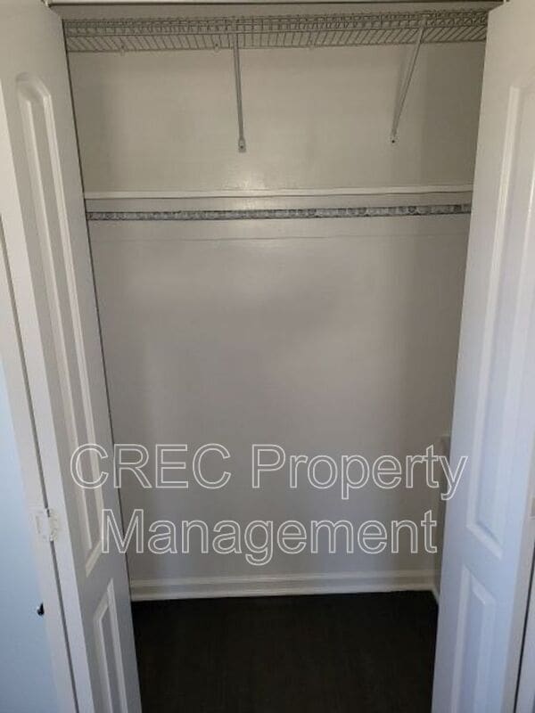 Building Photo - 7744 Allwood Ave