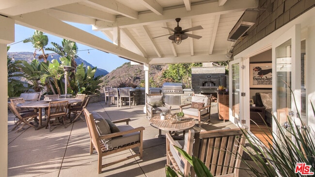 Building Photo - 843 Enchanted Way