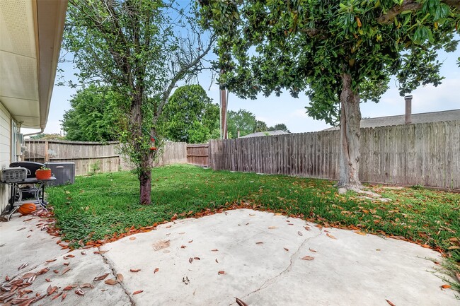 Building Photo - 15806 Pfeiffer Dr