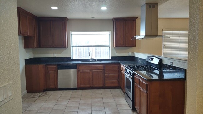 Building Photo - 8956 Red Leaf Way