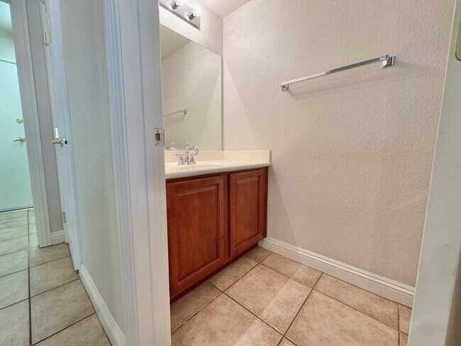 Building Photo - HERE'S THE PERFECT PLACE TO CALL HOME! 3 BEDROOM 2.5 BATHROOM TWO STORY TOWNHOUSE,