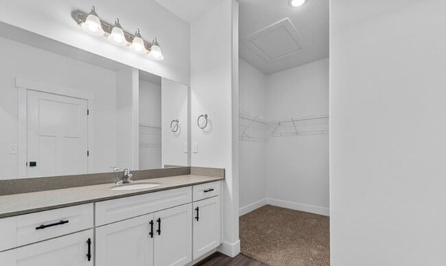 Building Photo - Amenity-Rich Top-Floor Condo in Lehi