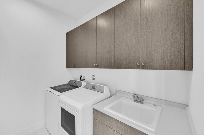 Building Photo - 9528 St Germain Dr