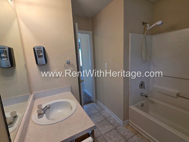 Building Photo - 6535 Manor Creek Dr