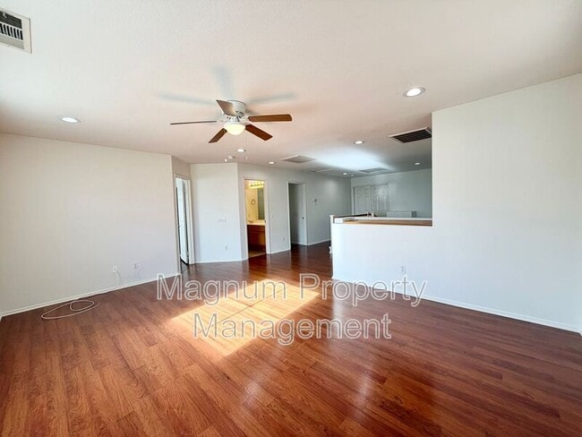 Building Photo - 23664 Groveland Pl